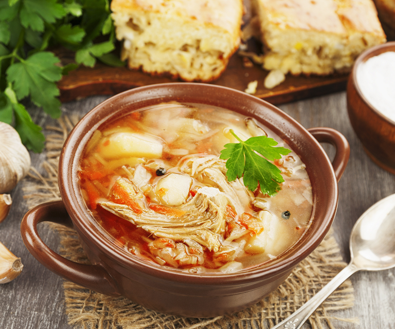 Щи с курицей рецепт. Щи со сметаной. Русская кухня щи. Старорусские щи. Щи купеческие
