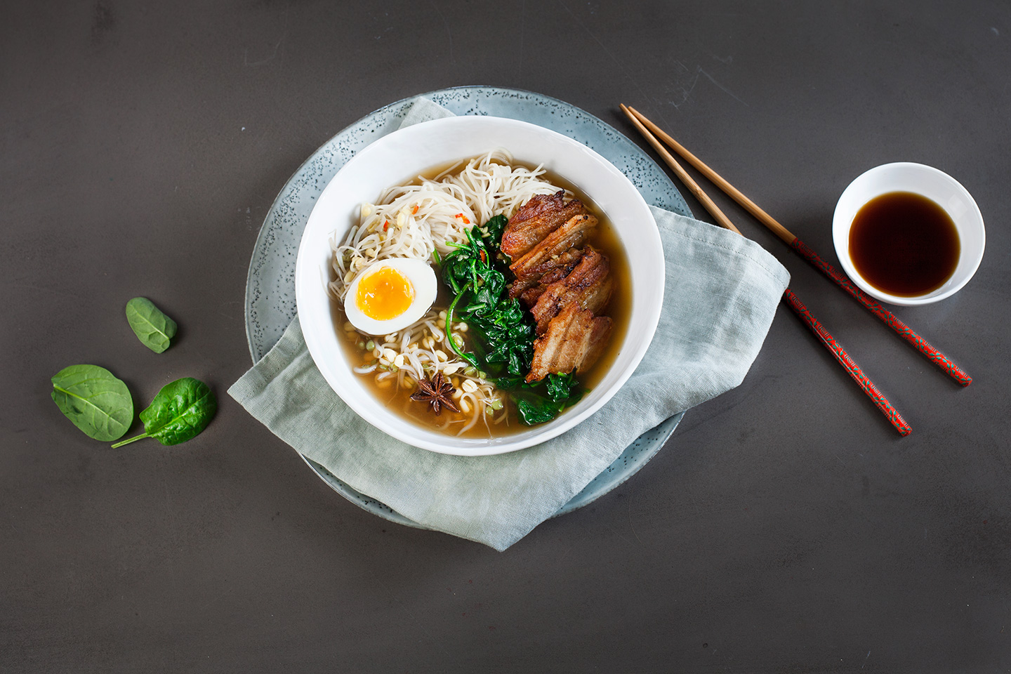 Ramensoppa med fläsk och ägg