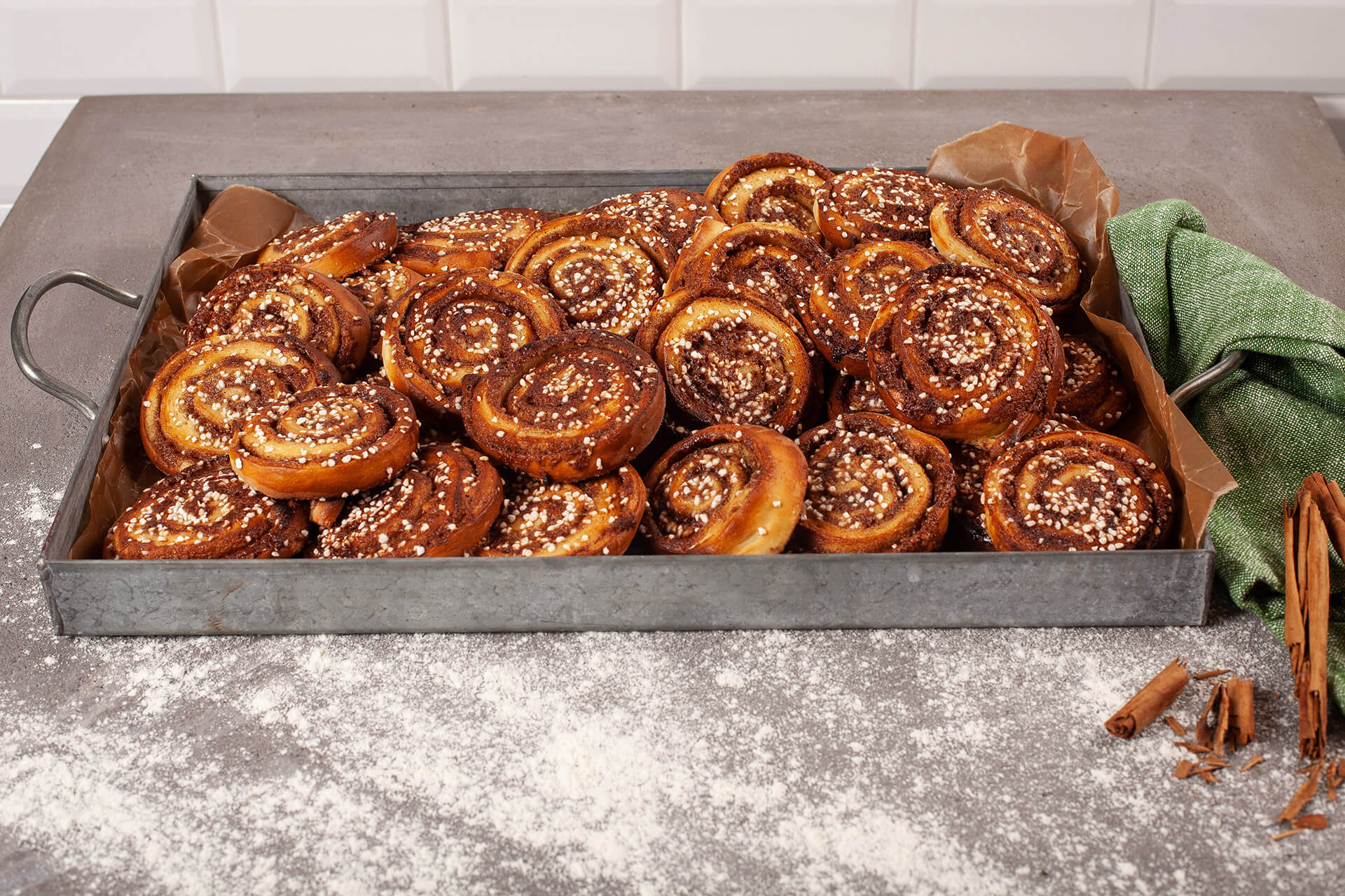 Kanelbullar med ceylonkanel och mandelmassa