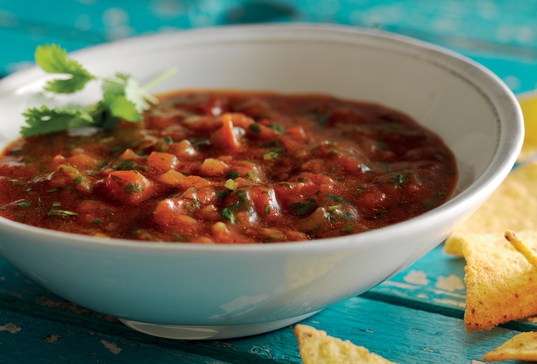 Korianderdip med mild tacosaus og lime