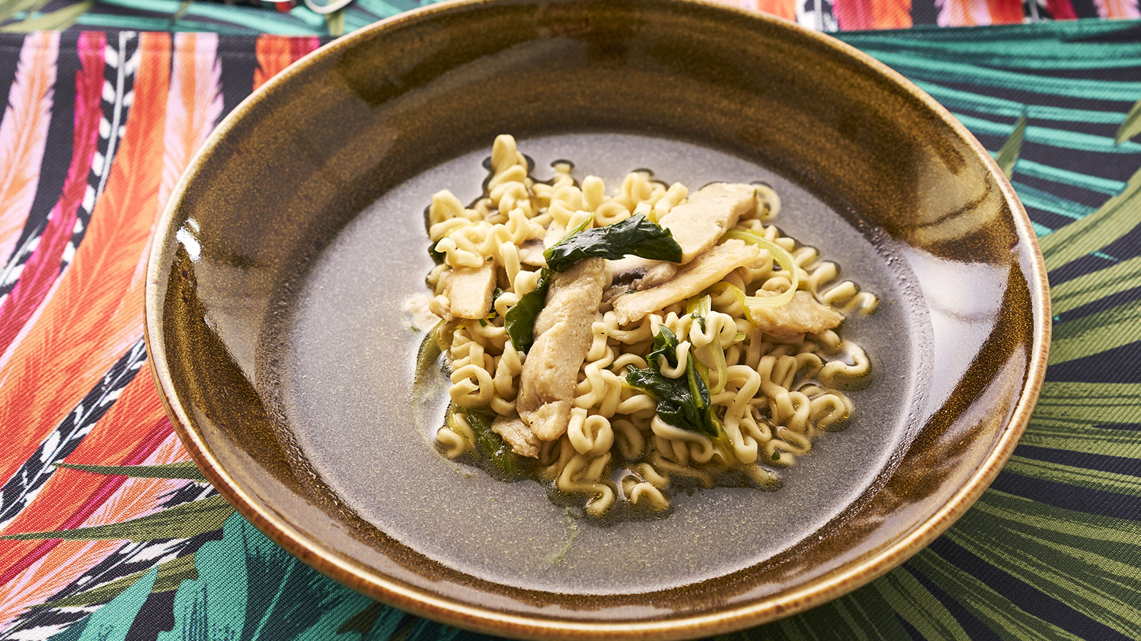Ramen sriuba su sojos juostelėmis