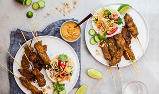 Biff Satay med peanøttsaus og kålsalat