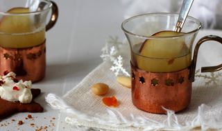 Äppelglögg och pepparkakor med chèvrecrème