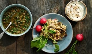 Skålar med kryddsmör med chili, vegansk aioli & Bagna Cauda