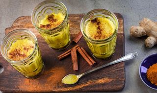 Tre glas med golden milk