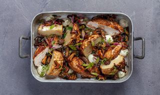 Ugnsform med rotselleri, kyckling och svamp