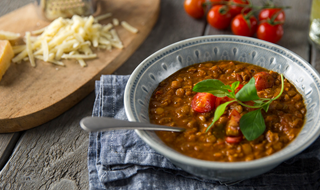 Tomat & linssoppa med basilika och parmesan 
