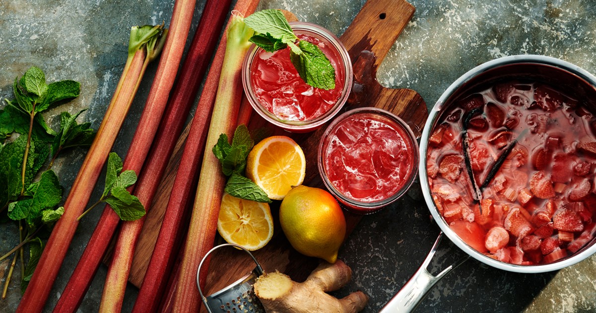Rhubarb & ginger lemonade | Recipe from Santa Maria