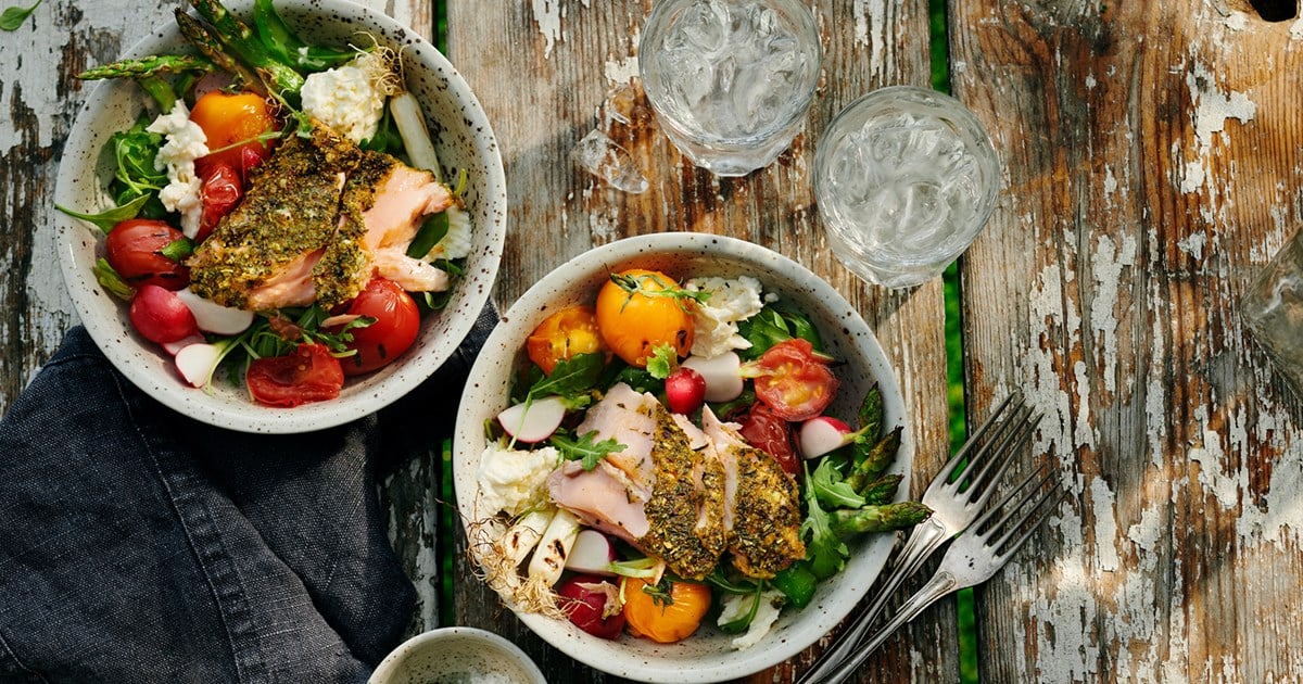 Herb-rubbed salmon with grilled tomato salad & mozzarella | Recipe from Santa Maria