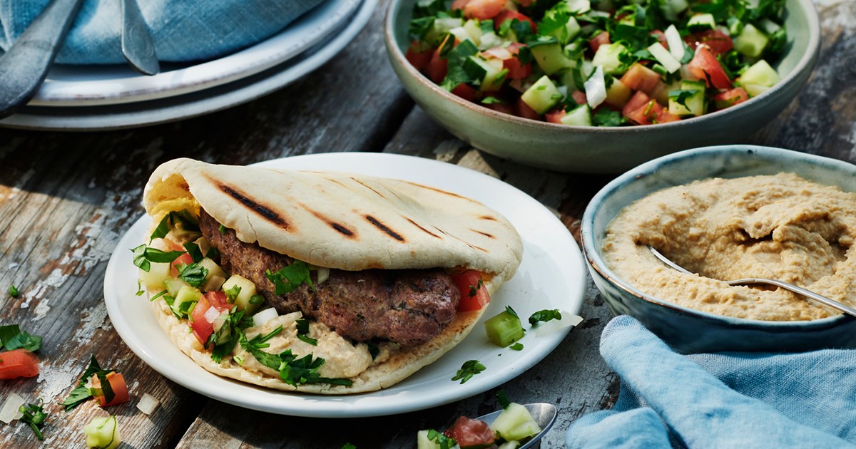 Shish kebab in pita with hummus & chopped tomato & cucumber salad | Recipe from Santa Maria