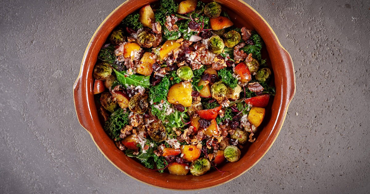 Winter salad with oven roasted Brussel sprouts | Recipe from Santa Maria