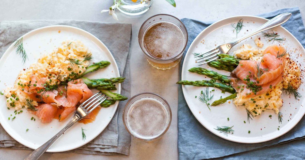 Scrambled eggs with smoked salmon and asparagus